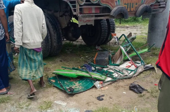 ট্রাকচাপায় ব্যাটারিচালিত অটোরিকশার ৩ যাত্রী নিহত