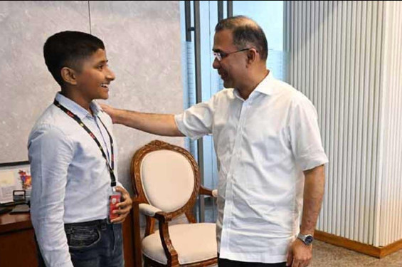 হাসিতে ভাইরাল সেই তাহসিনের সঙ্গে প্রধানমন্ত্রীর সাক্ষাৎ