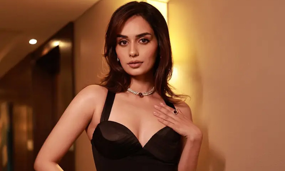 পেছন থেকে ছবি না তোলার অনুরোধ অভিনেত্রীর