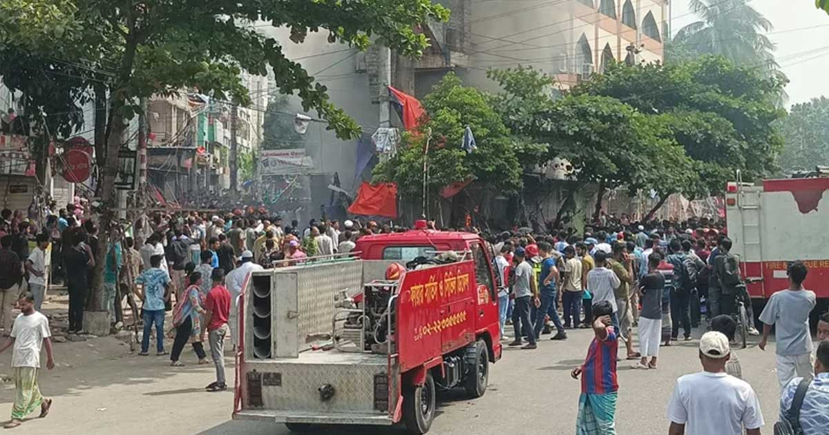 হকার উচ্ছেদ ঘিরে রণক্ষেত্র মিরপুর