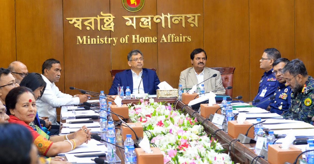 চাঁদাবাজ-সন্ত্রাসীদের বিরুদ্ধে অভিযান   আরও জোরদার হবে: স্বরাষ্ট্রমন্ত্রী