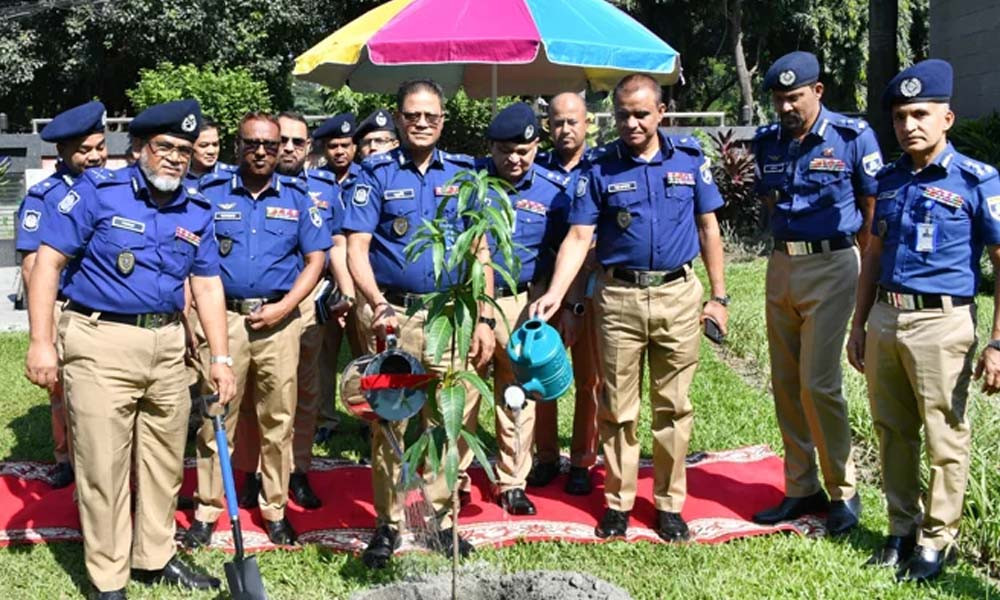 পুলিশের বৃক্ষরোপণ কর্মসূচি উদ্বোধন