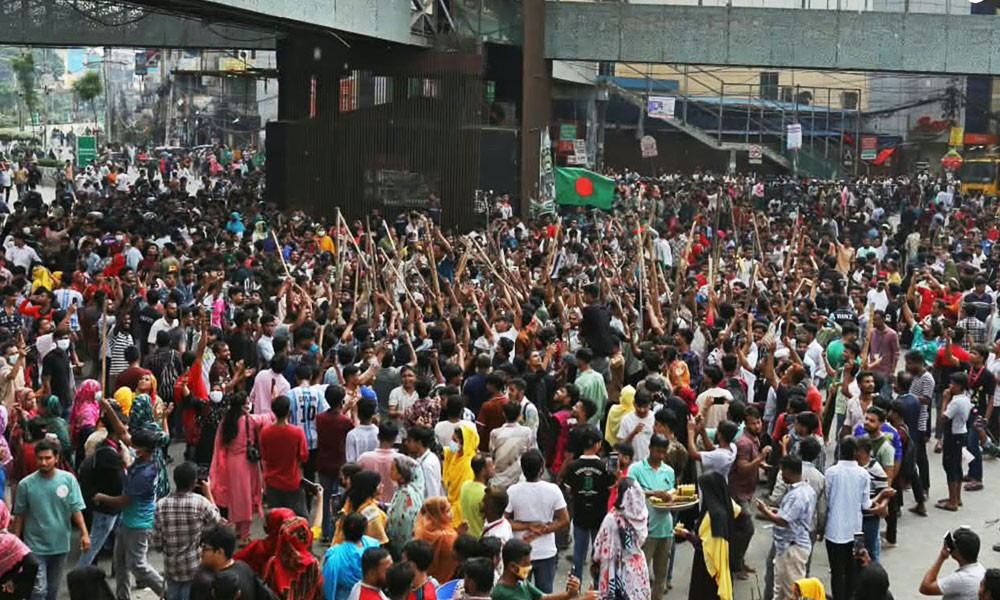 মিরপুরে পোশাকশ্রমিকদের দিনভর বিক্ষোভ, জনদুর্ভোগ