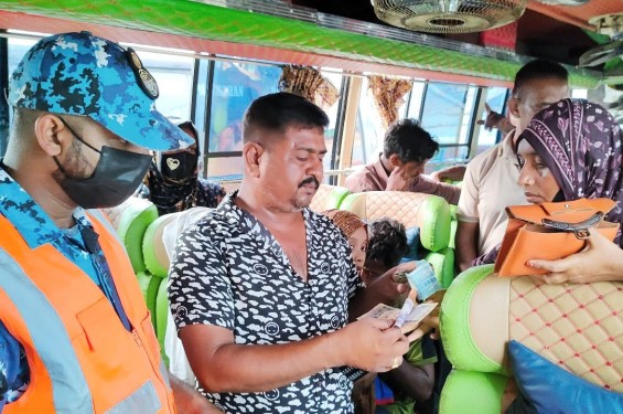 মোংলায় অতিরিক্ত ভাড়া আদায়ের বিরুদ্ধে যৌথ অভিযান কোস্ট গার্ডের