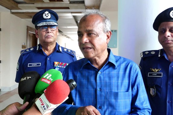 জনবান্ধব পুলিশ’ হতে পারলে বাহিনীটির কলঙ্ক মুছবে: স্বরাষ্ট্র উপদেষ্টা