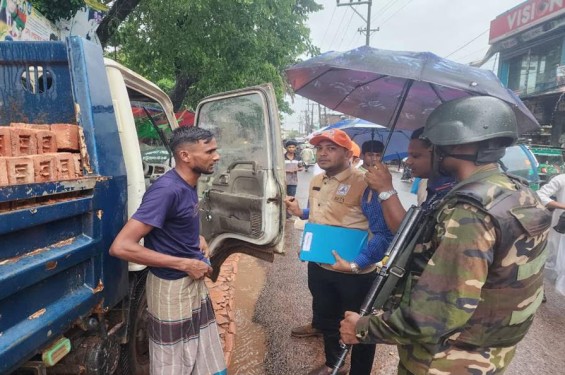 বাঁশখালীতে উপজেলা প্রশাসন ও সেনাবাহিনীর অভিযান, জরিমানা আদায়
