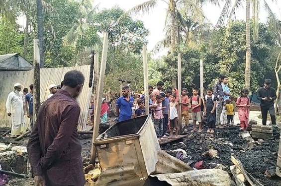 প্রচন্ড  হাওয়ায় বৈদ্যুতিক বাতি বিস্ফোরিত হয়ে বাড়িতে আগুন, দম্পতি দগ্ধ
