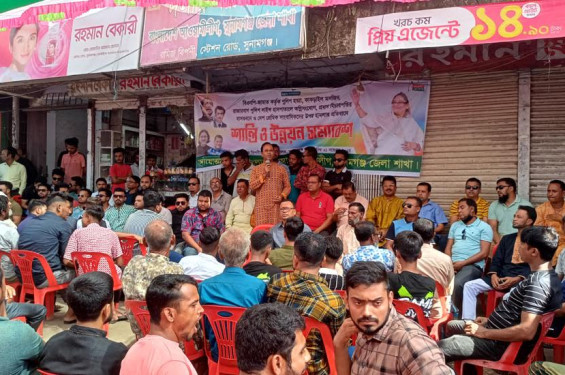 সুনামগঞ্জে রাস্তায় আওয়ামী লীগ, তালা ঝুলছে বিএনপি কার্যালয়ে