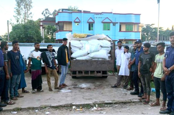 জগন্নাথপুরে ভারতীয় ১২০ বস্তা চিনিসহ আটক ১১