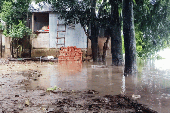 মধ্যনগরে বন্যা পরিস্থিতির অবনতি