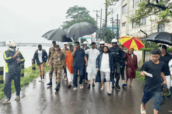 ঝুঁকিপূর্ণ বরইকান্দি বিদ্যুৎ সাব-স্টেশন পরিদর্শণে মেয়র আনোয়ারুজ্জামান