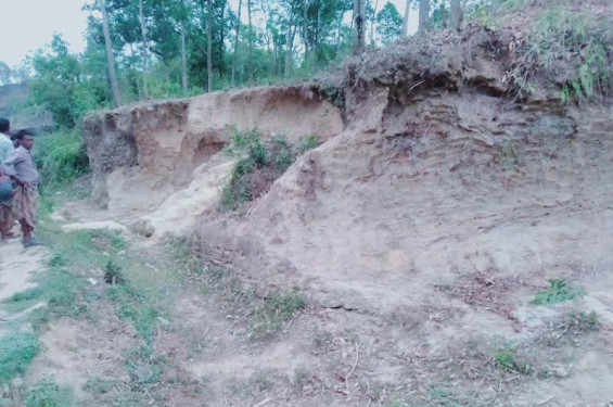 কক্সবাজারে পাহাড় ধ্বসে ইমাম দম্পতি নিহত