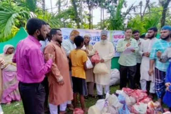 বন্যায় ক্ষতিগ্রস্ত পরিবারের মাঝে মৌলভীবাজারে জামায়াতে ইসলামীর খাদ্যসামগ্রী বিতরণ