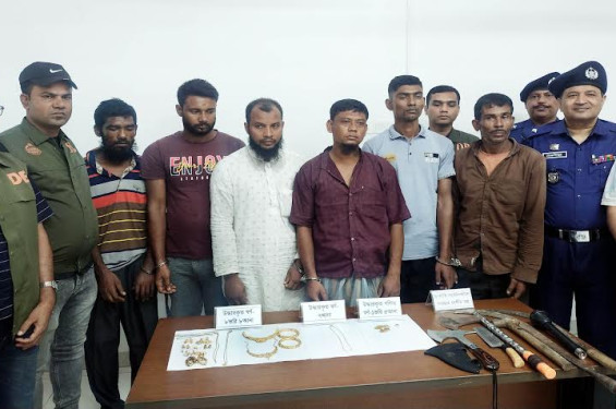 নড়াইলে জুয়েলার্স মালিকসহ ৬ ডাকাত গ্রেফতার, মালামাল উদ্ধার ১১ ভরি স্বর্ণালংকার উদ্ধার