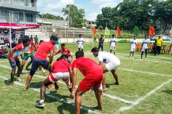 নড়াইলে কাবাডি খেলায় নড়াইল সদর থানা পুলিশ চ্যাম্পিয়ন