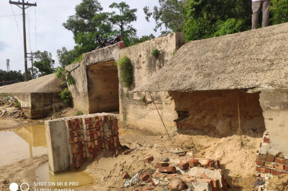 অবৈধ বালি উত্তোলনে হুমকিতে প্রধান সড়ক