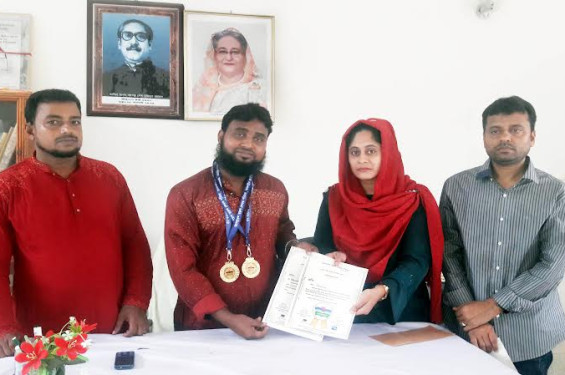 কবিতা প্রতিযোগিতায় দেশসেরা পুরস্কার পেলেন নড়াইলের কবি উজির আলী