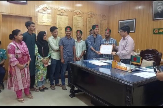 বেরোবিতে কোটা সংস্কার আন্দোলনকারীদের  গণপদযাত্রা ও স্মারকলিপি প্রদান