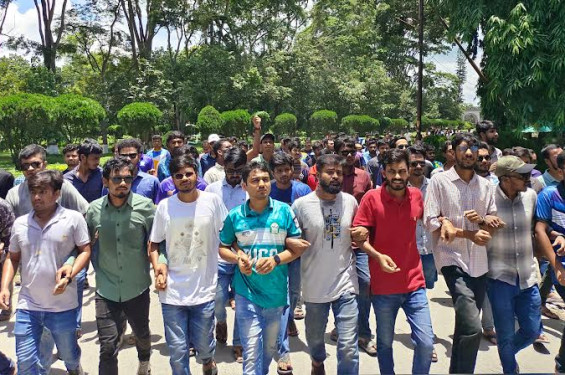 ইবি ছাত্রলীগের ‘রাজাকার বিরোধী’ বিক্ষোভ মিছিল