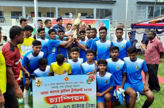 নড়াইলে বঙ্গবন্ধু আন্তঃকলেজ ফুটবল টুর্নামেন্টে নবগঙ্গা ডিগ্রি কলেজ চ্যাম্পিয়ন