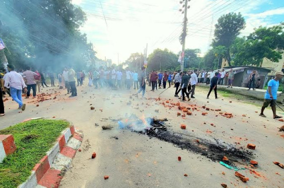 ঠাকুরগাঁওয়ে কোটা আন্দোলনকারীদের ওপর ছাত্রলীগের হামলা, আহত অর্ধশত