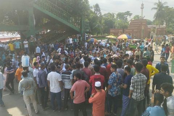 জাবিতে আনন্দমিছিল, অন্তর্বর্তীকালীন সরকারের দাবিতে মহাসড়ক অবরোধ শিক্ষার্থীদের