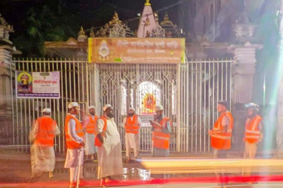 সংখ্যালঘুদের মন্দির ও বাড়িঘর পাহারা দিচ্ছে স্কুল-কলেজ-মাদ্রাসার শিক্ষার্থীরা ও জামাত-বিএনপি-হেফাজত নেতাকর্মীরা