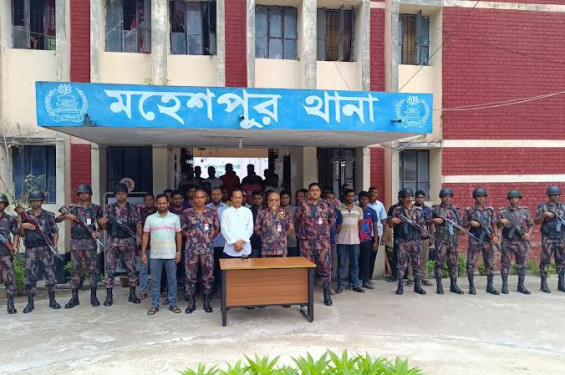 বিজিবি ও সেনাবাহিনীর সহযোগিতায় সীমিত আকারে চালু হলো ঝিনাইদহের মহেশপুর থানার কার্যক্রম