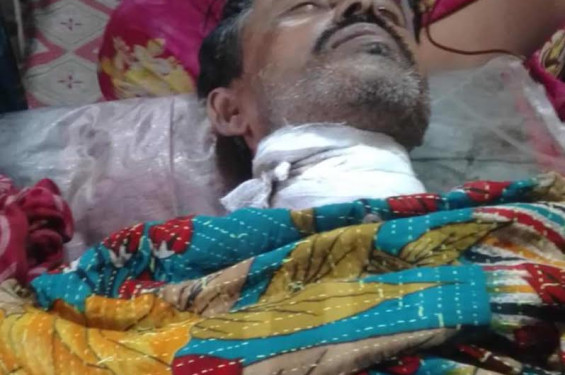 পশ্চিম সুন্দরবনে বাঘের সাথে লড়াই করে জীবন নিয়ে ফিললেন রেজাউল