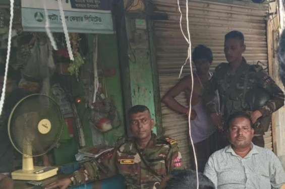 গোমস্তাপুরে পুকুরের জোড় করে মাছ ধরা বন্ধ করলো সেনাবাহিনী