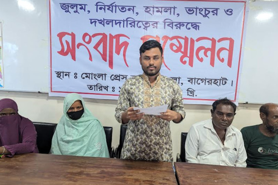 অস্ত্র নিয়ে মোংলায় জমি দখলের অভিযোগ , প্রাণ ভয়ে পালিয়ে বেড়াচ্ছে একটি পরিবার