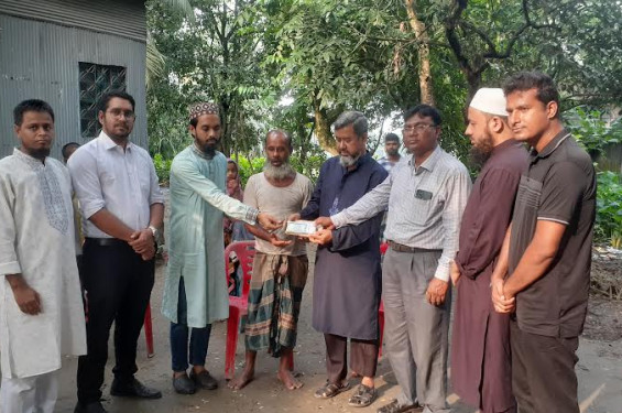 শহীদ সবুজের পরিবারকে আর্থিক সহায়তা দিলেন শ্রীবরদী সরকারি কলেজ