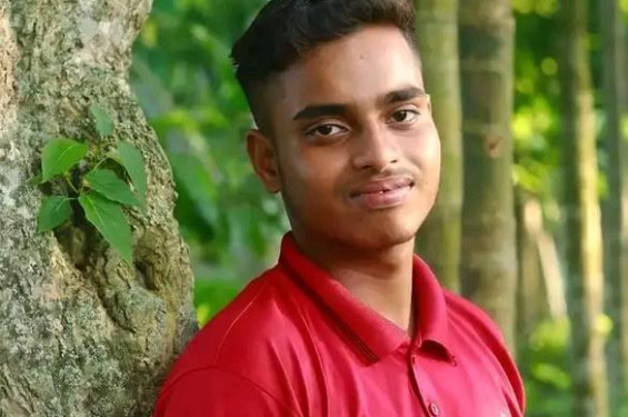 আম্মা ভাত রান্না করে রাখিও রাতে এসে খাবো, আন্দোলনে যাওয়ার আগে মাকে বলেন সবুজ
