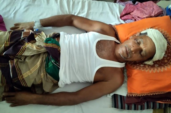 হরিণাকুন্ডুতে স্কুল শিক্ষককে পিটিয়ে হত্যার চেষ্টা