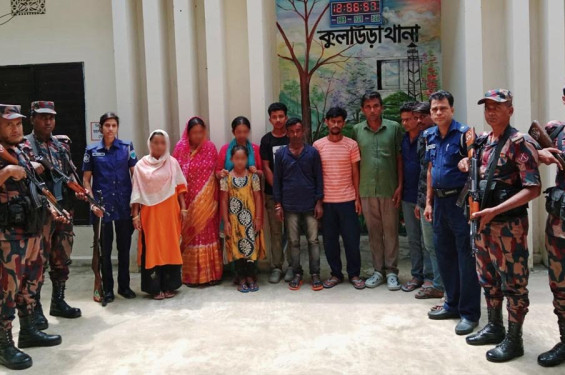 ভারত থেকে বিএসএফের পুশইন: মৌলভীবাজার সীমান্তে বিজিবির হাতে নারী-শিশুসহ ১০ জন আটক