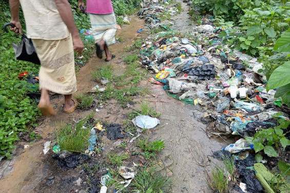 বাঁশখালীতে পৌরসভার ময়লা বর্জ্যে পুরো এলাকা সয়লাব, ব্যাপক ক্ষতি
