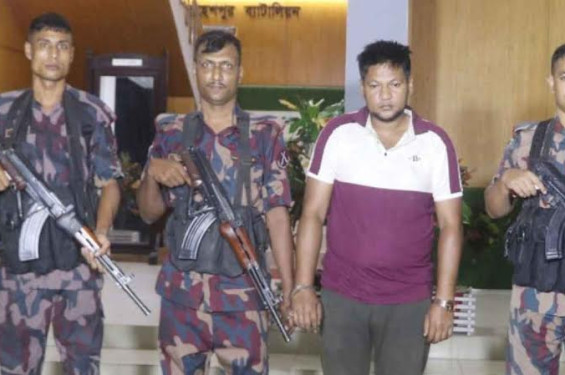 ঝিনাইদহ সীমান্তে যুবলীগ কর্মী ‘কিলার অনিক’ আটক