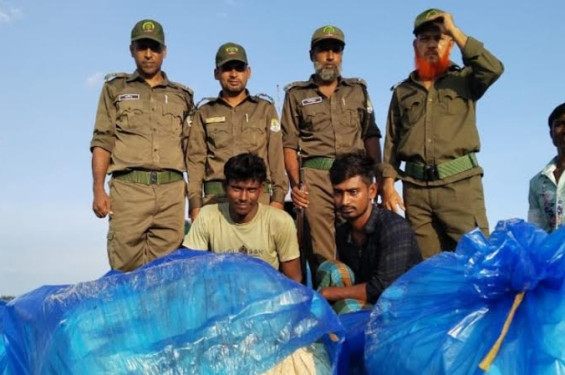 সুন্দরবনে শুটকিসহ আটক দুই পাচারকারী কারাগারে
