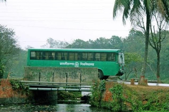 শিক্ষার্থী নয়, বহিরাগতদের পরিবহনেই মনোযোগী জাবি পরিবহনের বাস