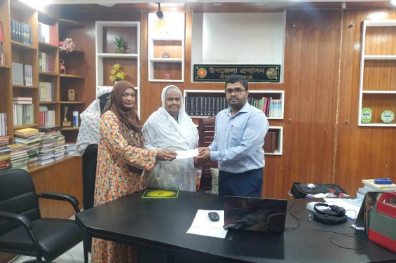 শ্রীবরদীতে স্বেচ্ছাসেবী নারী সংগঠনের মাঝে অনুদানের চেক বিতরণ
