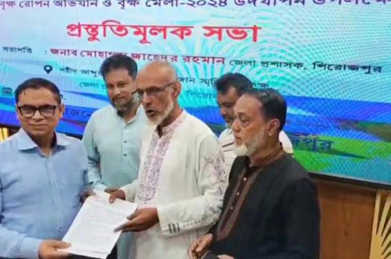 পিরোজপুরে বিশ্ববিদ্যালয় ও উপজেলার নাম পরিবর্তনের দাবিতে জেলাপ্রশাসকের কাছে বিএনপির স্মারকলিপি