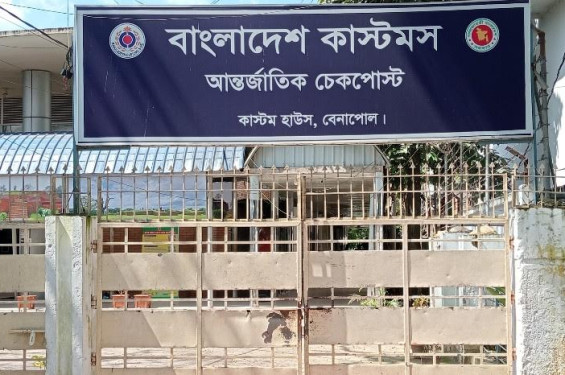 ভারতগামী ৮ পাসপোর্টধারী যাত্রীর টাকা ছিনতাই