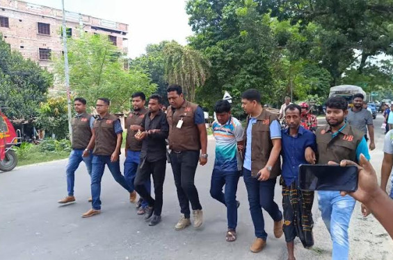 ঝিনাইদহে জ্বীনের বাদশা পরিচয় দিয়ে প্রতারণার সময় ৩ জন আটক
