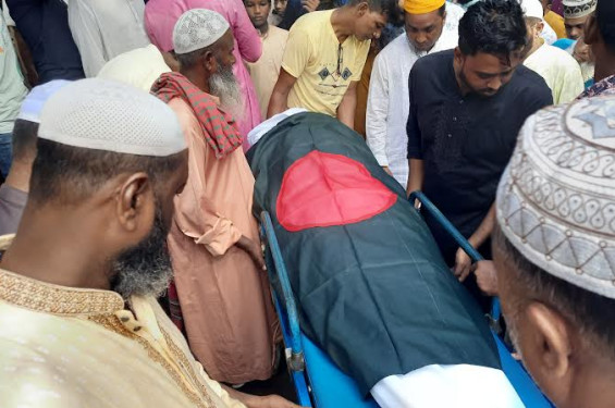 ছেলে ও শিক্ষার্থীদের টানে আন্দোলন গিয়ে আনসারদের হামলায় আহত হয়ে প্রাণ গেলো বাবার