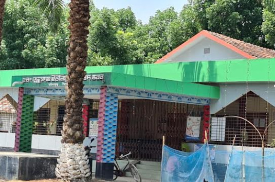 প্যানেল চেয়ারম্যান হওয়া নিয়ে দ্বন্দ্ব, চেয়ারম্যান কক্ষে তালা