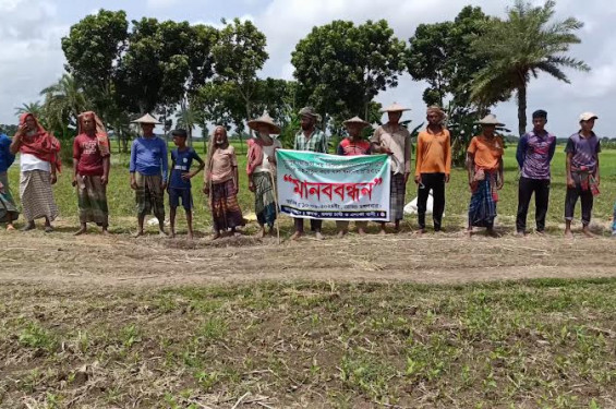 মহেশপুরে দখলকৃত খাল পুনরুদ্ধার ও খননের দাবীতে কৃষকদের মানববন্ধন