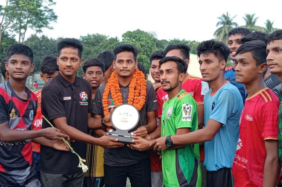 বেনাপোলে কৃতি সন্তান  সংবর্ধিত ফুটবলার রাহুল