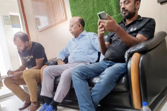 ঝিনাইদহ সীমান্তে সাবেক অতিরিক্ত অ্যাটর্নি জেনারেলসহ গ্রেফতার ৫