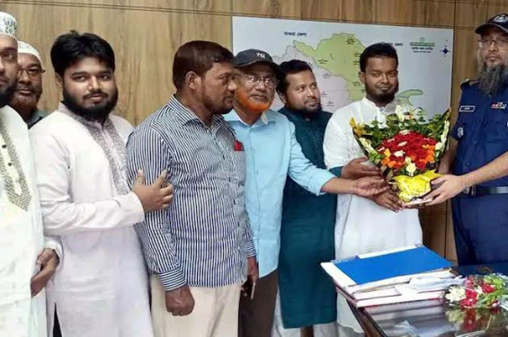 নড়াইলে নবাগত পুলিশ সুপারের সাথে জামায়াত নেতাদের সাক্ষাত