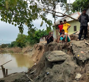 মুরাদনগরে গোমতীর নদীর পানি কমার সাথে সাথে তীব্র হচ্ছে ভাঙ্গন